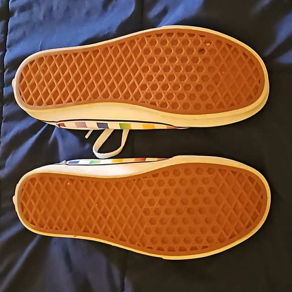 Vans - Picture 3 of 5